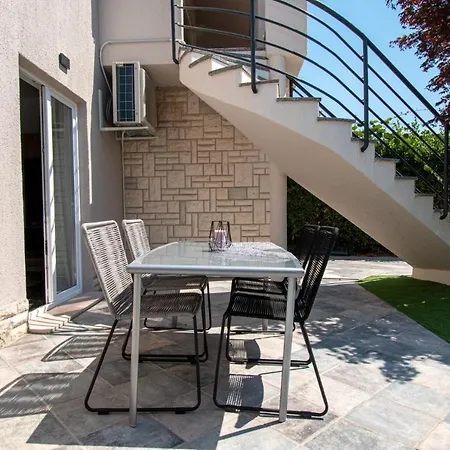 House Suzana Банджоле